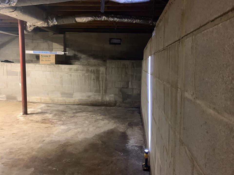 Basement with a horizontal crack on the right hand side.